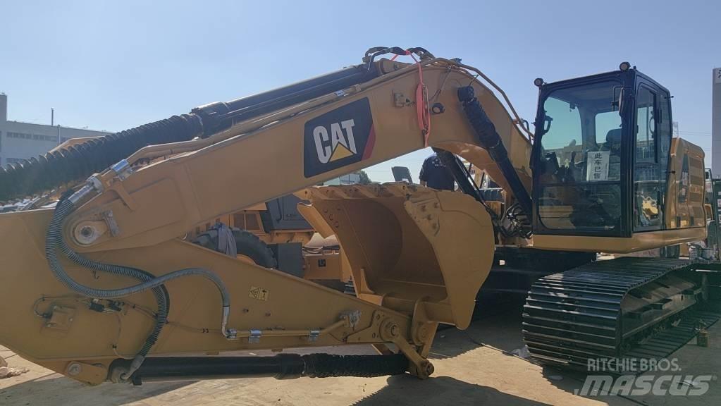 CAT 2018 CAT 320 حفارات بعجل
