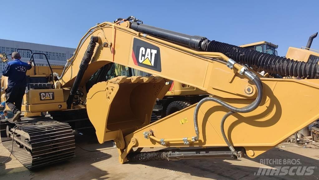 CAT 2018 CAT 320 حفارات بعجل