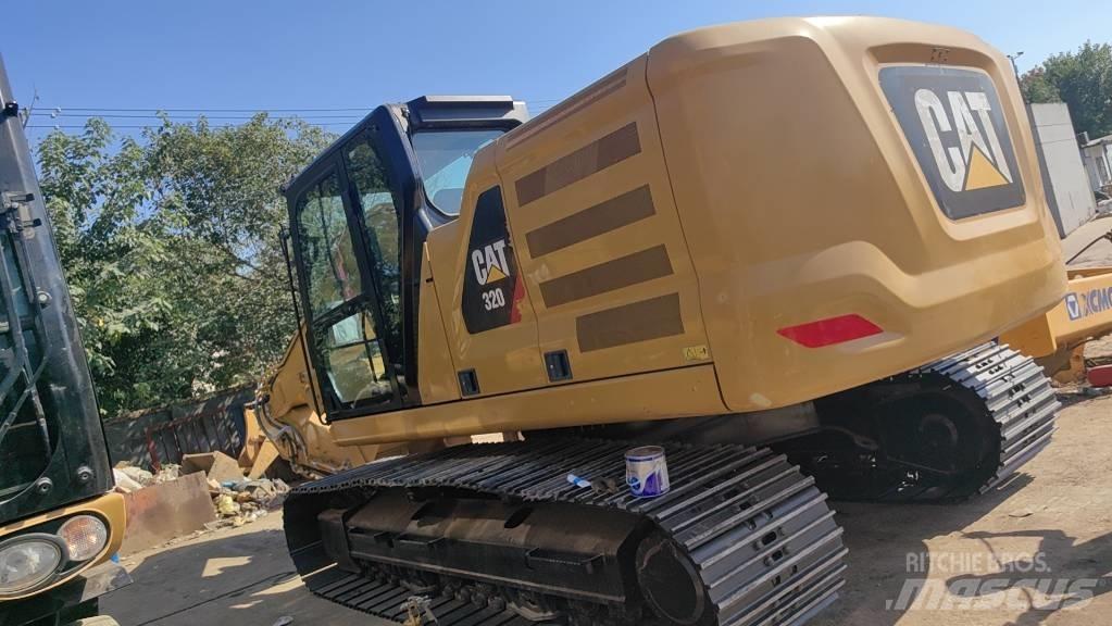 CAT 2018 CAT 320 حفارات بعجل
