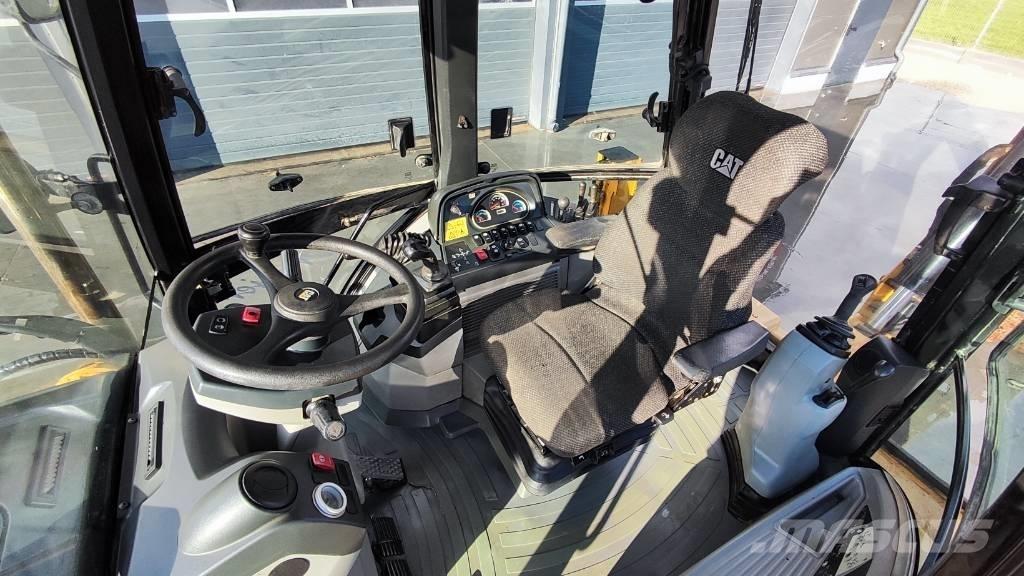 CAT 432 E لوادر ذات جرافات عكسية