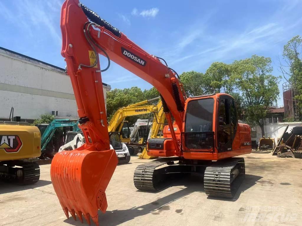 Doosan DX 140 LC حفارات زحافة