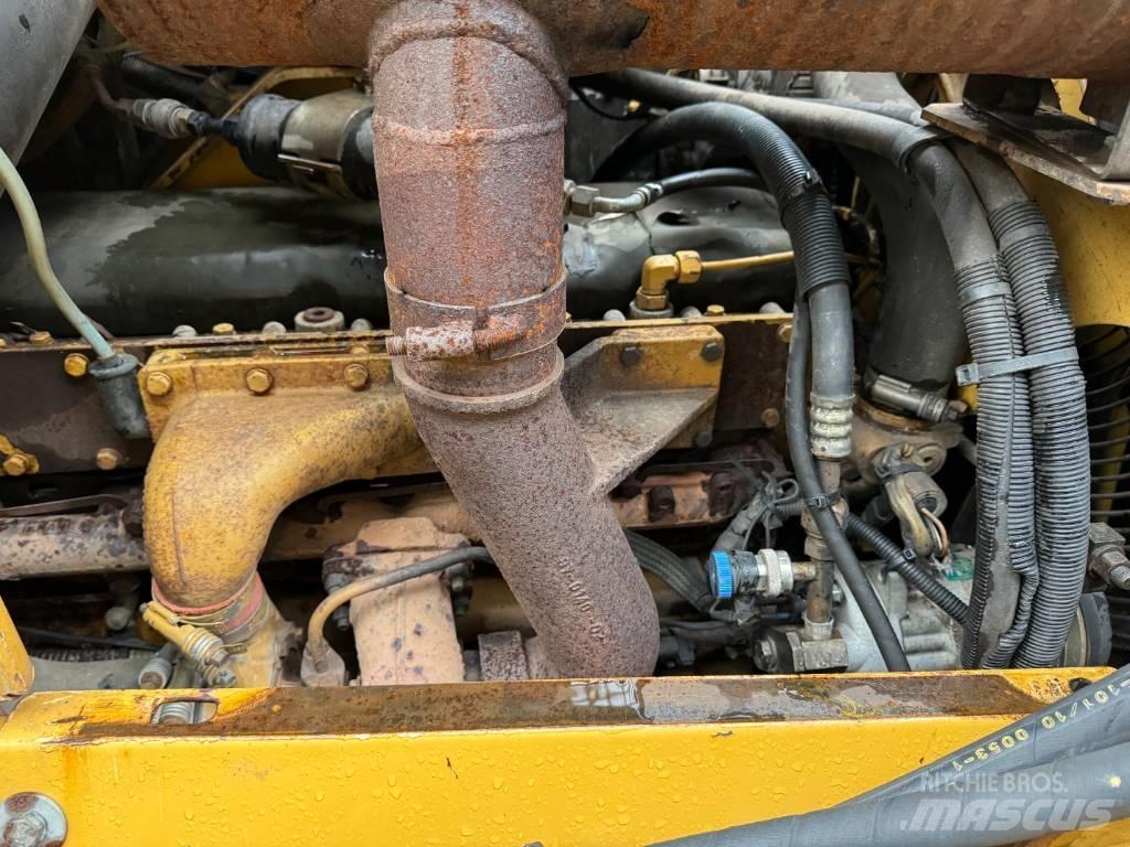 CAT D 6 M LGP بلدوزرات مجنزرة