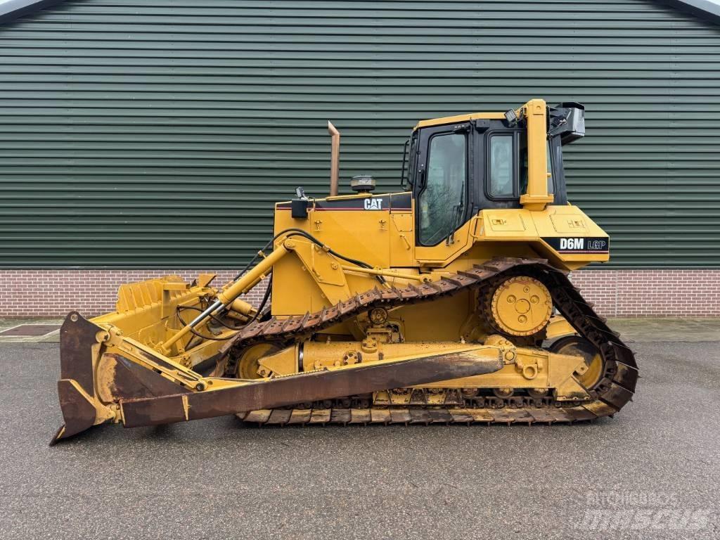 CAT D 6 M LGP بلدوزرات مجنزرة