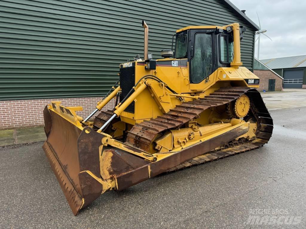 CAT D 6 M LGP بلدوزرات مجنزرة