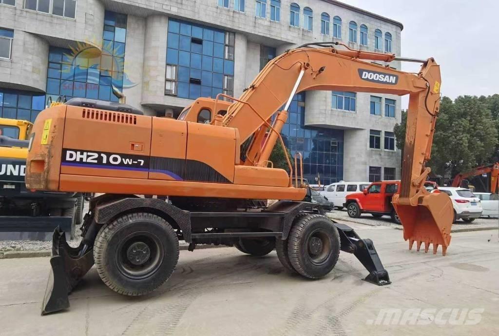 Doosan DH 210 W-7 حفارات بعجل