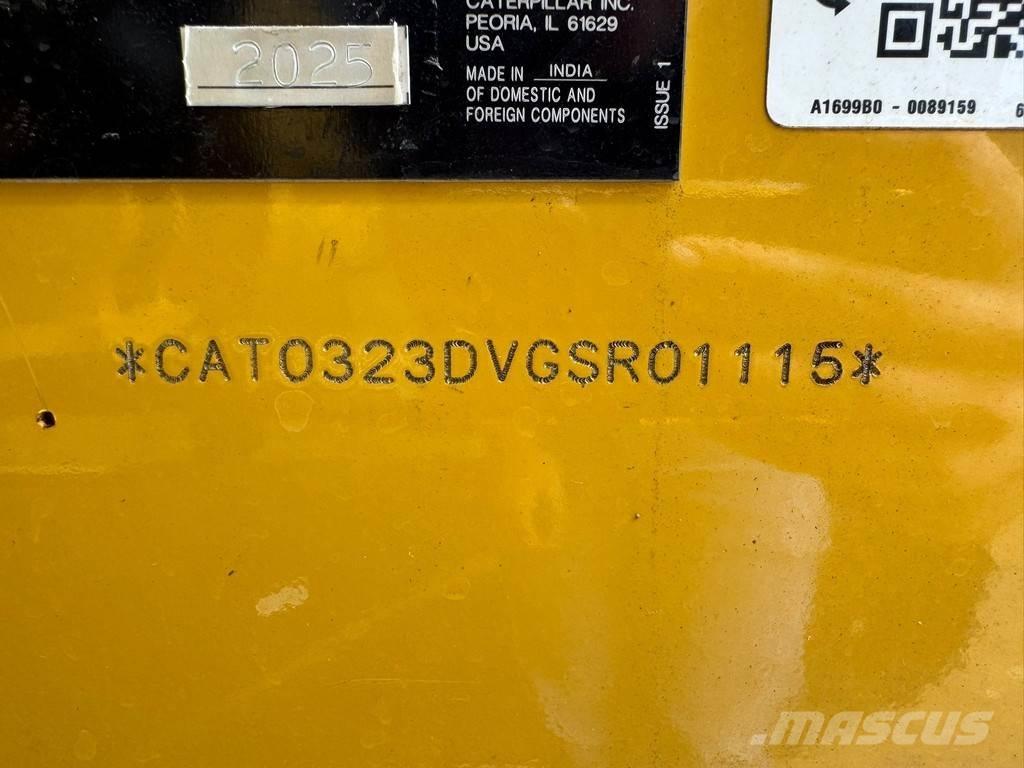 CAT 323D3 حفارات زحافة