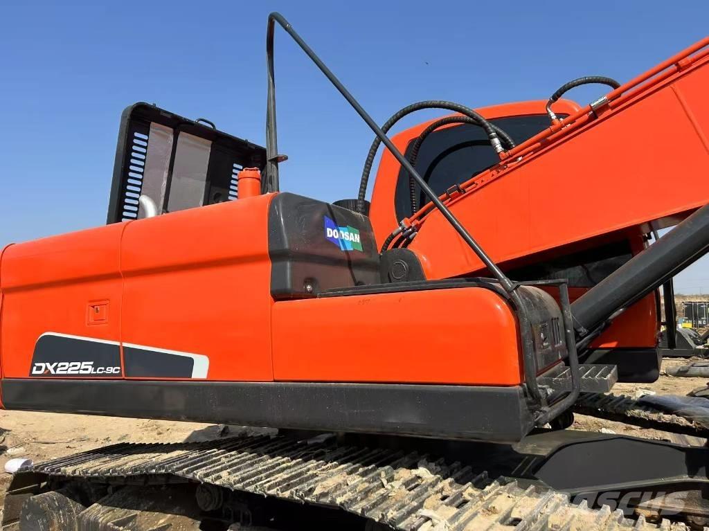 Doosan DX225LC-9C حفارات زحافة