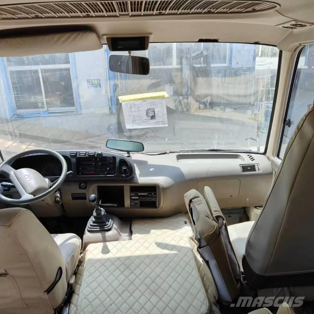 Toyota Coaster Bus حافلة صغيرة
