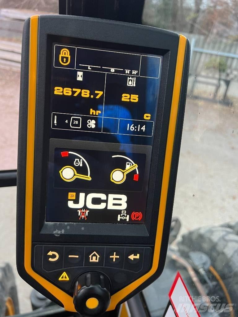 JCB JS 145 W+ TT4i حفارات بعجل