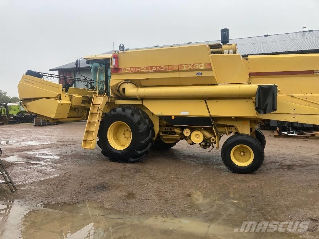 New Holland TX 30 حصادات