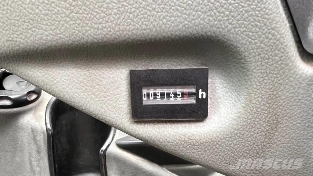 Liebherr R980 SME HD حفارات زحافة