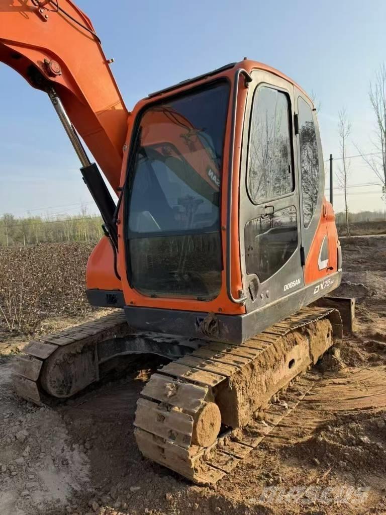 Doosan DX 75-9 C حفارات زحافة