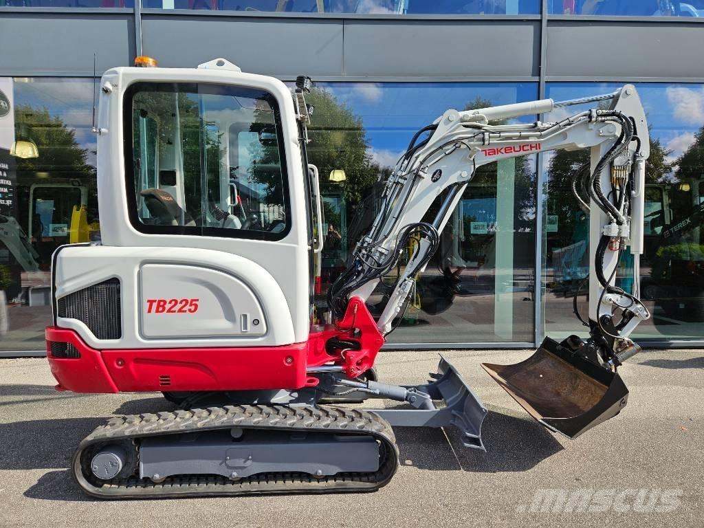 Takeuchi TB 225 حفارات صغيرة أقل من 7 طن (حفارات صغيرة)
