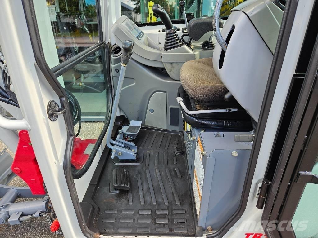 Takeuchi TB 225 حفارات صغيرة أقل من 7 طن (حفارات صغيرة)