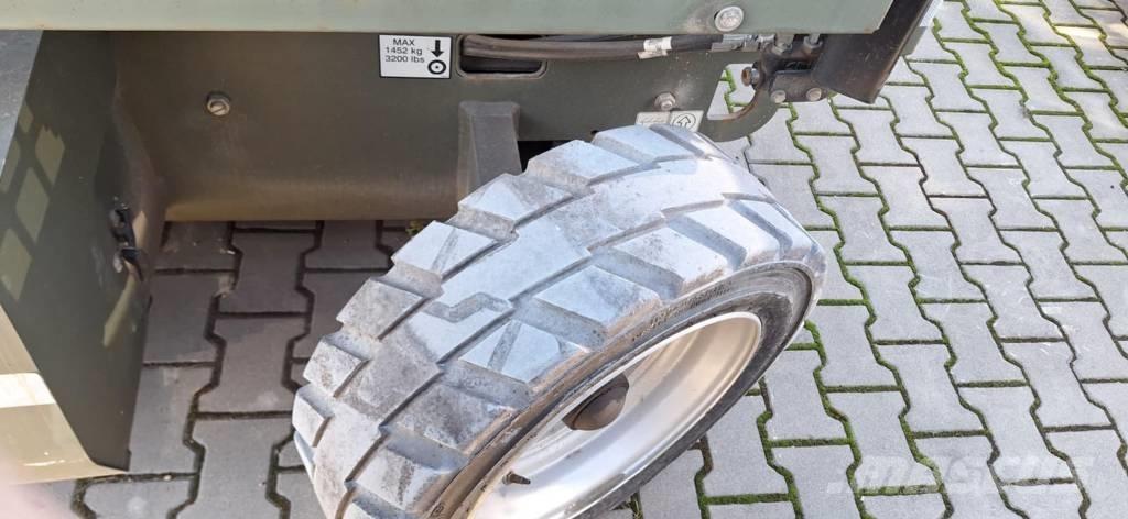 JLG M 3369 رافعات مقصية الشكل