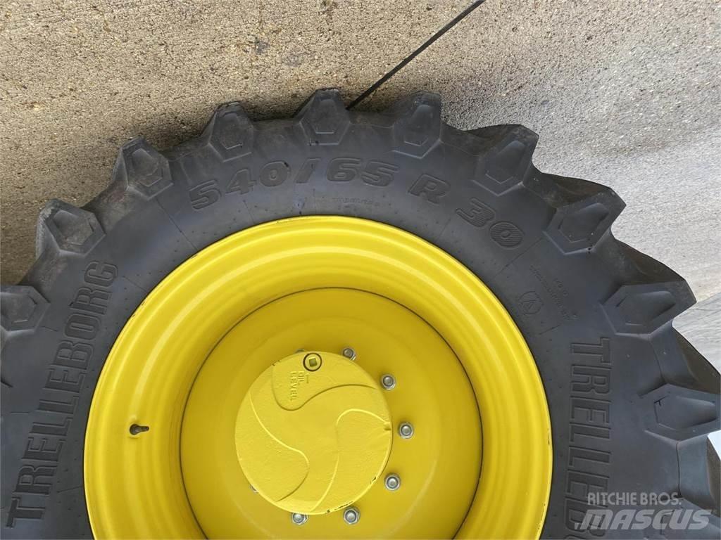 John Deere 6R 155 الجرارات