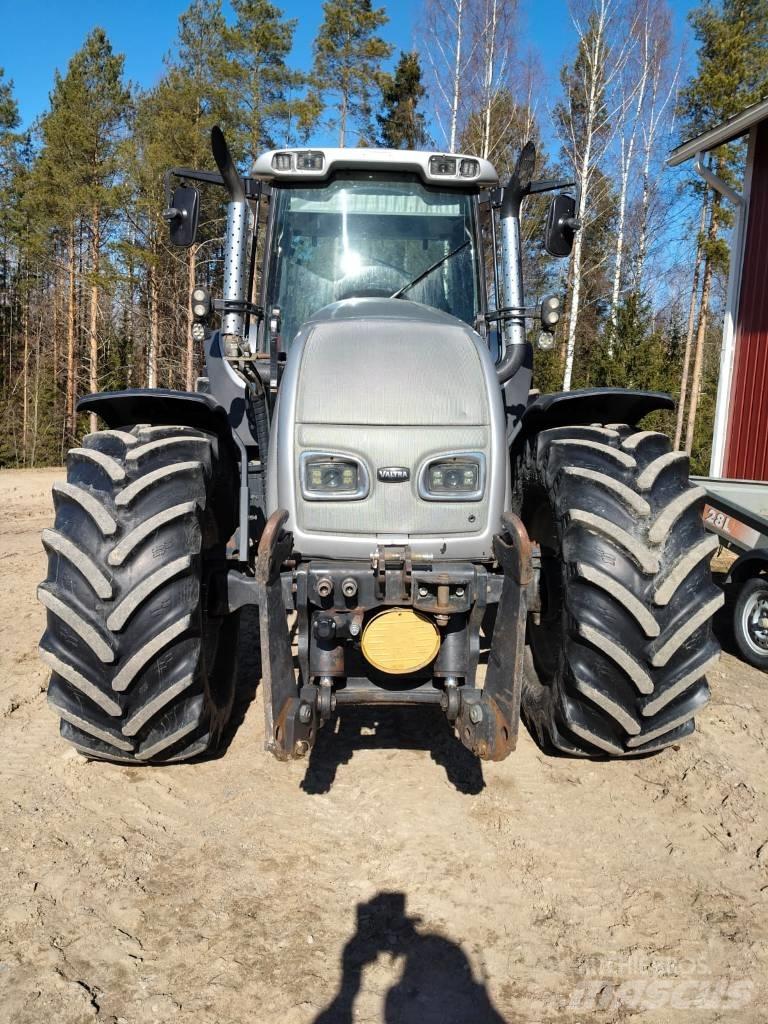 Valtra T130 Hi-Tek الجرارات