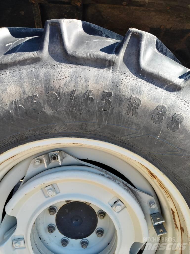 Valtra T130 Hi-Tek الجرارات