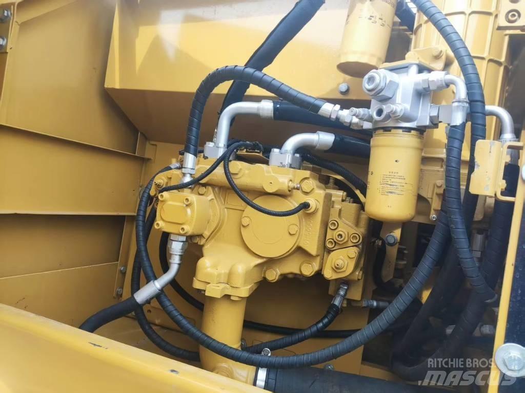 CAT 320 C حفارات زحافة
