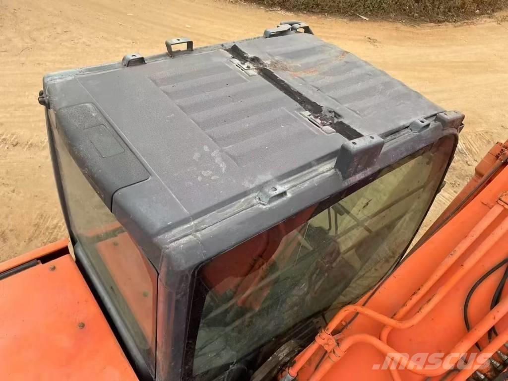 Hitachi ZX 200 حفارات زحافة