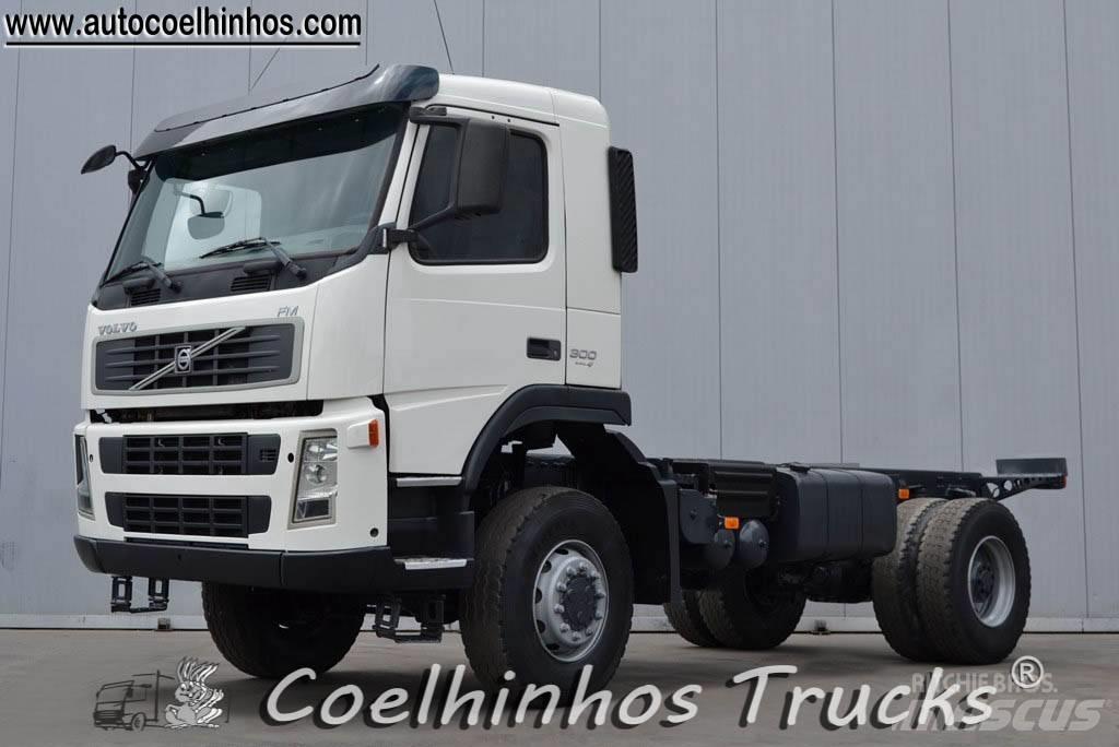 Volvo Fm 300  4x4 شاحنات بمقصورة وهيكل