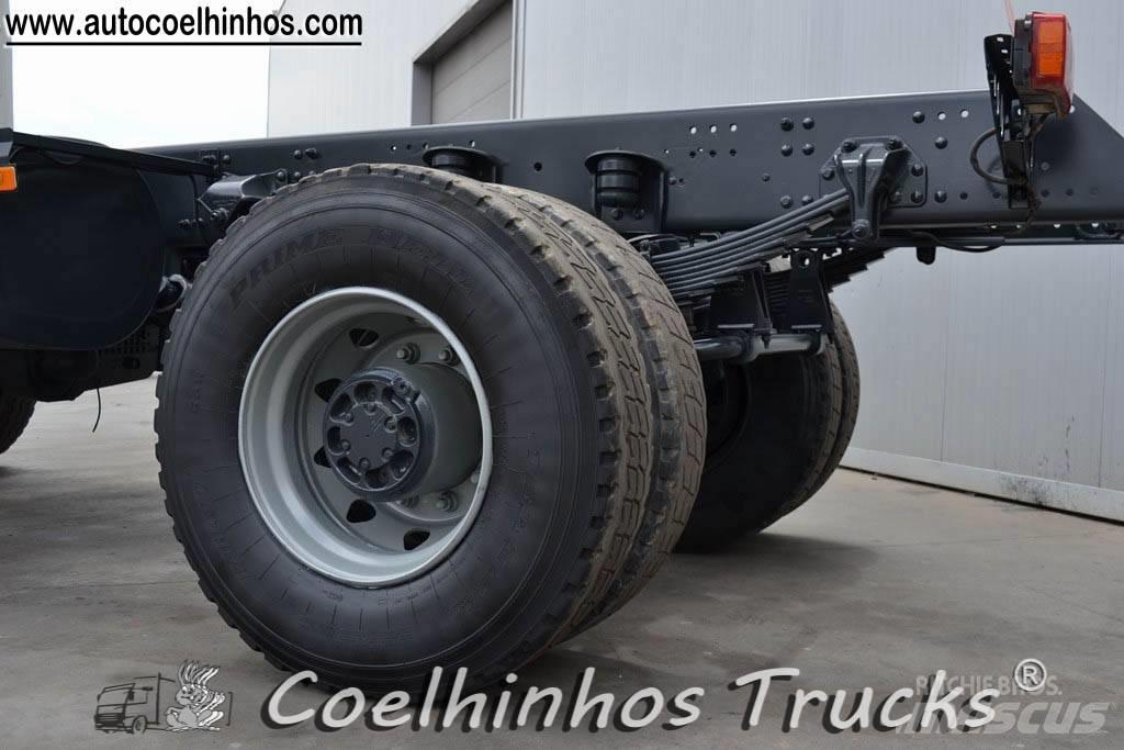 Volvo Fm 300  4x4 شاحنات بمقصورة وهيكل
