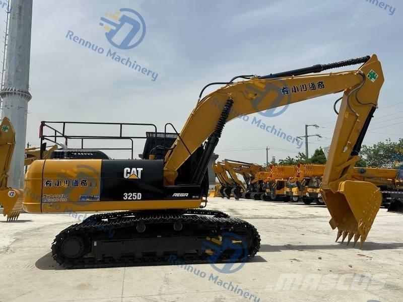 CAT 325 D حفارات زحافة