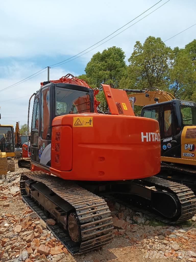 Hitachi ZX 135 حفارات زحافة