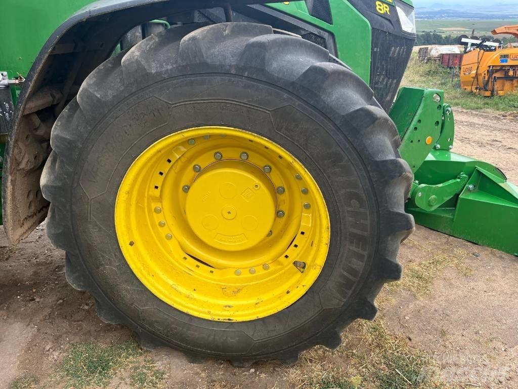 John Deere 8R410 الجرارات