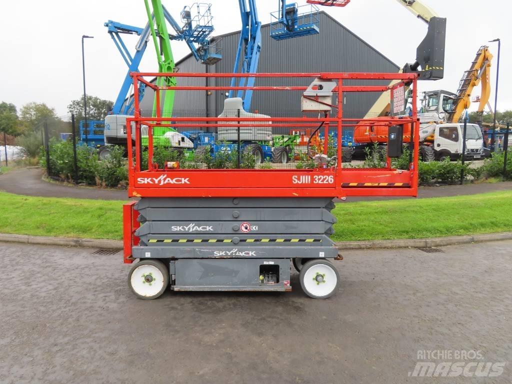 SkyJack SJ III 3226 رافعات مقصية الشكل
