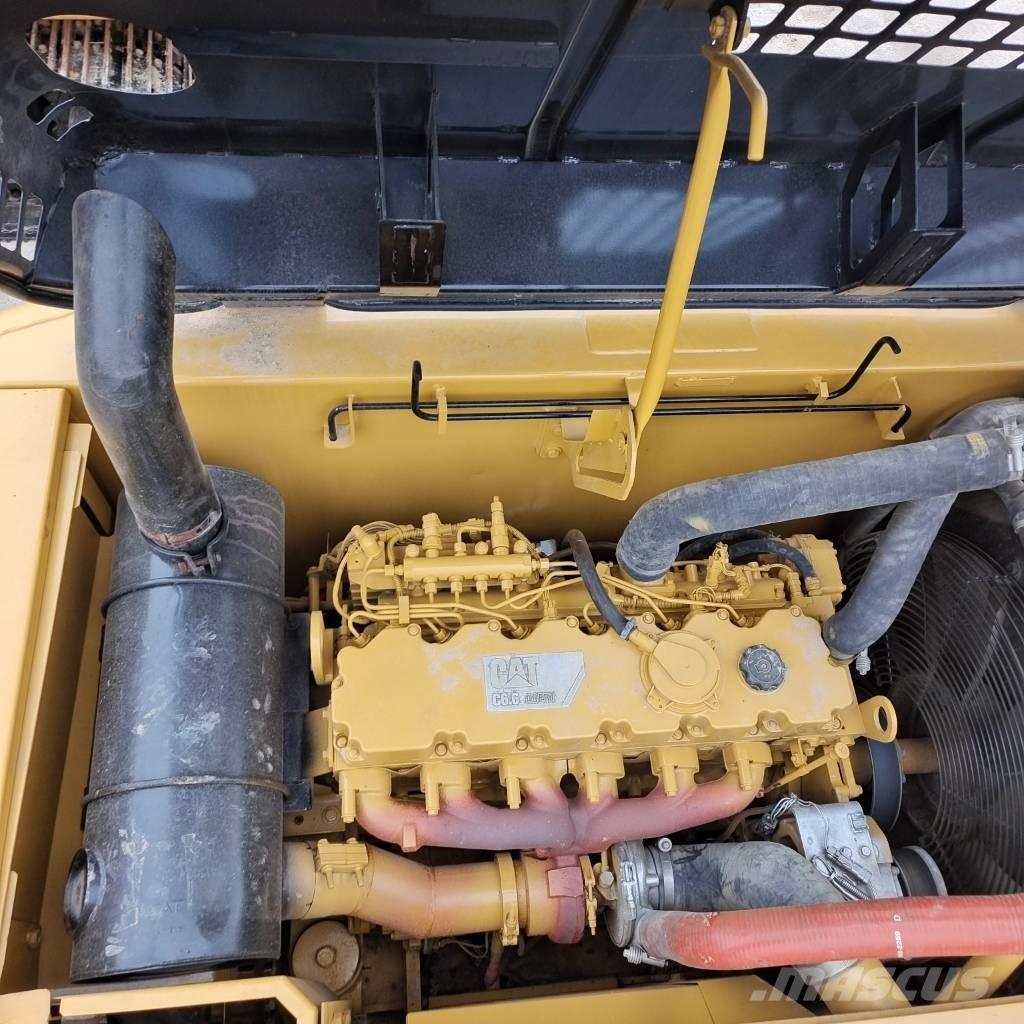CAT 320 D2L حفارات زحافة