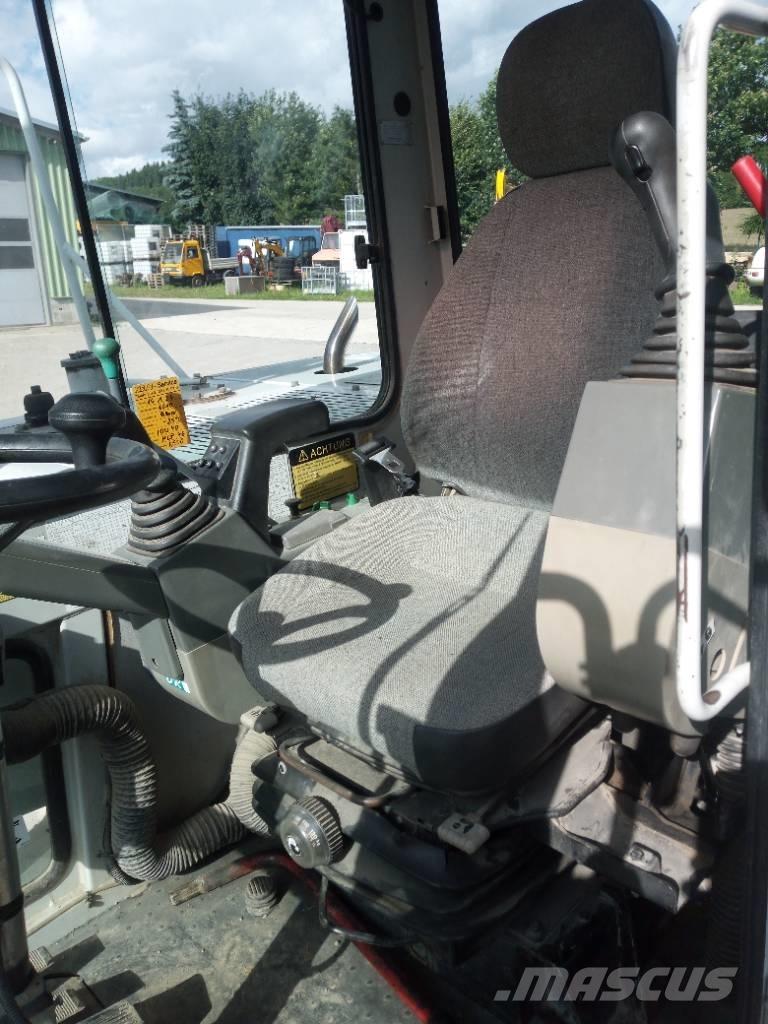 Takeuchi TB 175 W حفارات بعجل