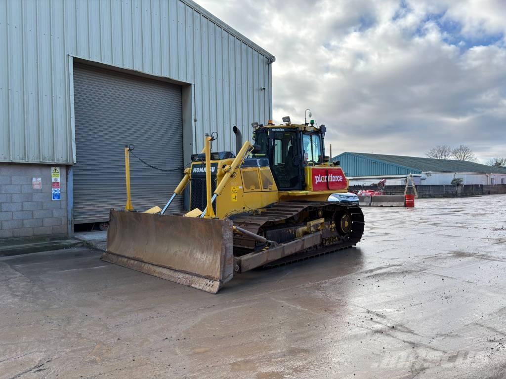 Komatsu D65PX-18E0 بلدوزرات مجنزرة