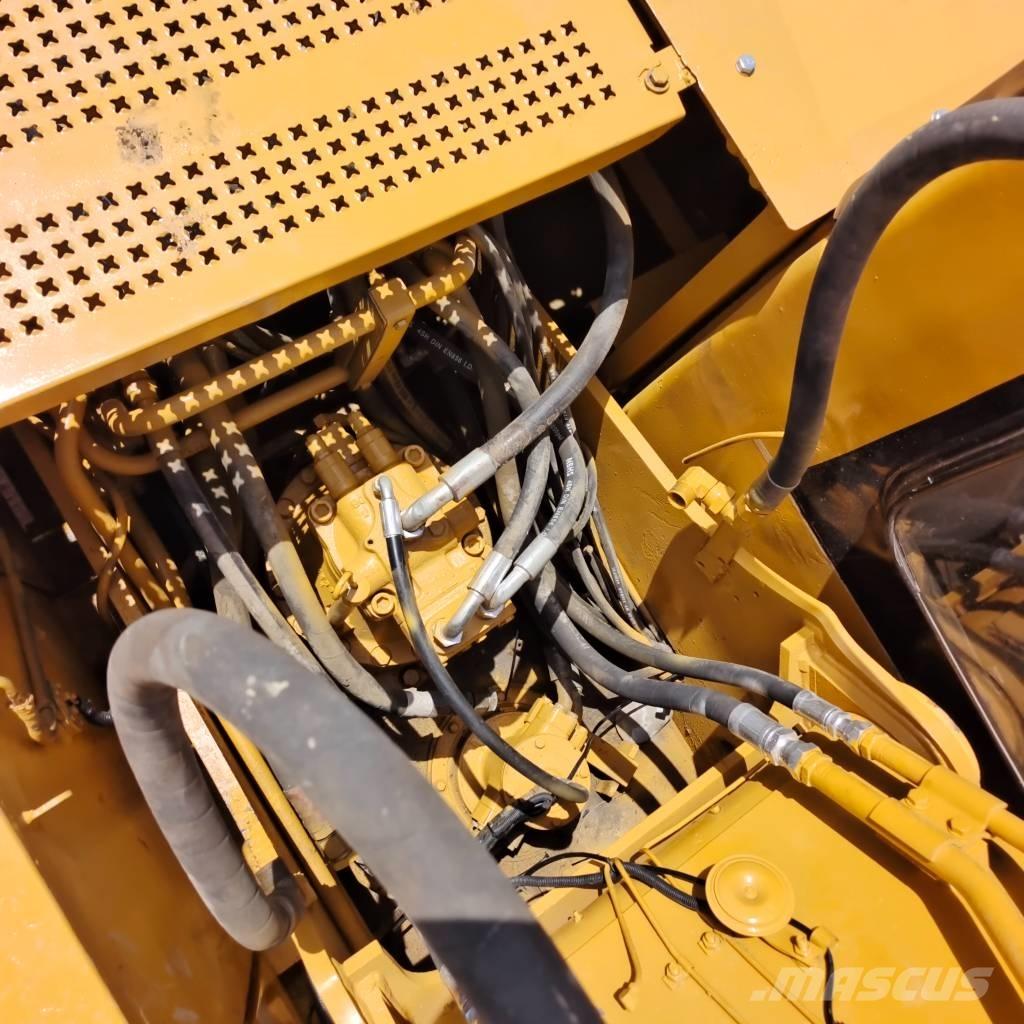 CAT 320 B L حفارات زحافة