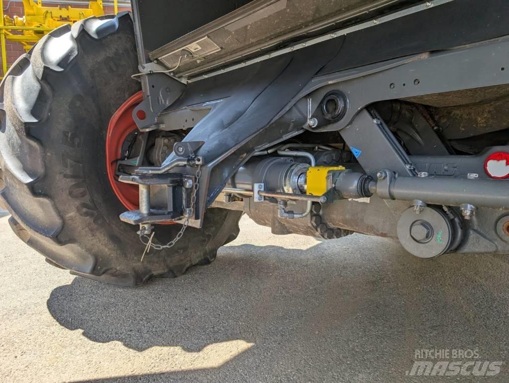 New Holland FR 650 علافات ذاتية الدفع