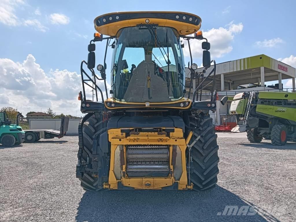 New Holland FR 650 علافات ذاتية الدفع