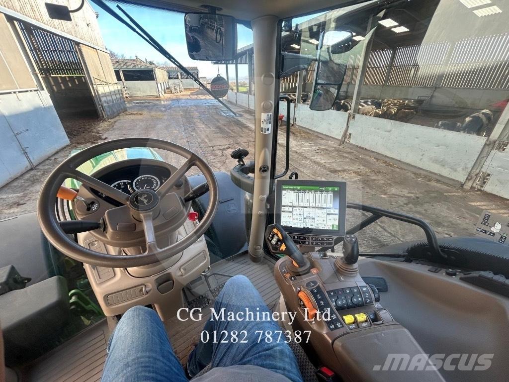 John Deere 6215 R الجرارات