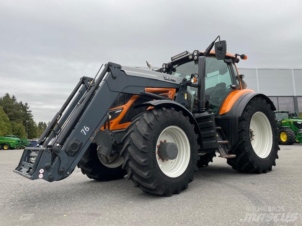 Valtra T174 الجرارات