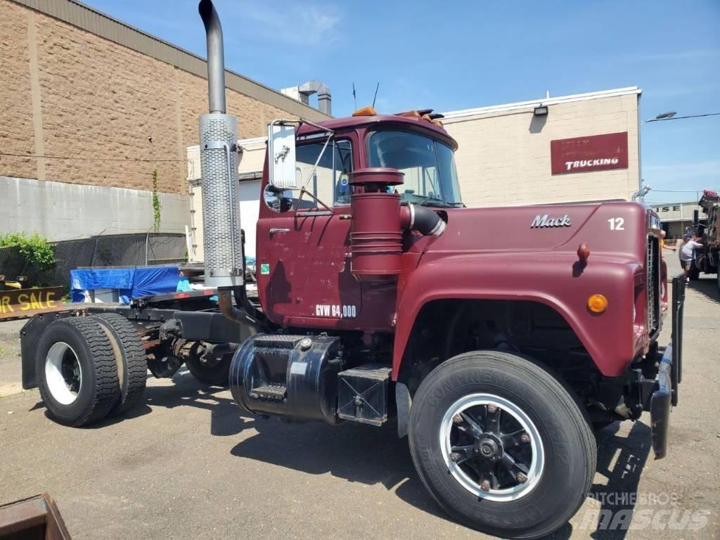 Mack RD 690 P وحدات الجر