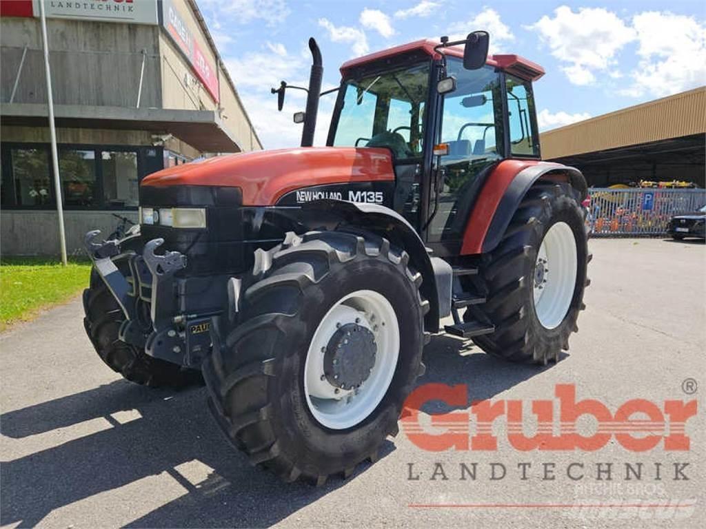 New Holland M 135 الجرارات