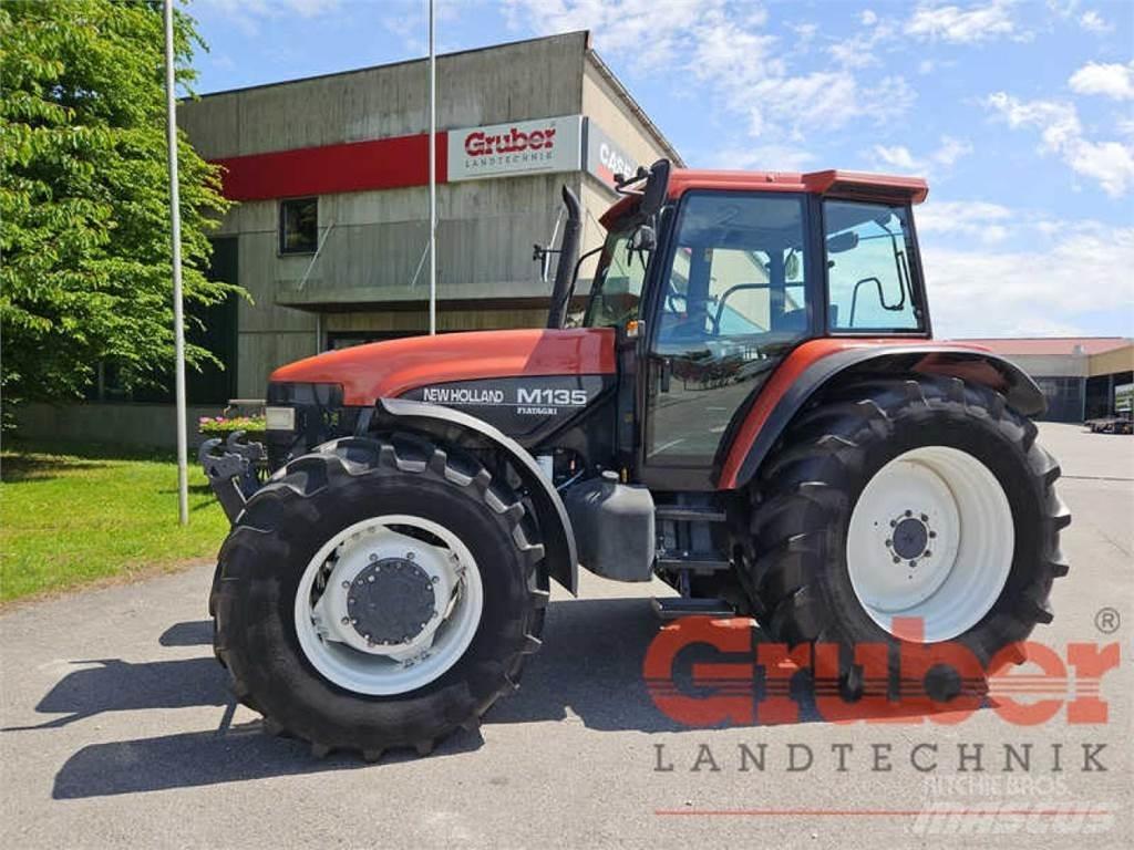 New Holland M 135 الجرارات
