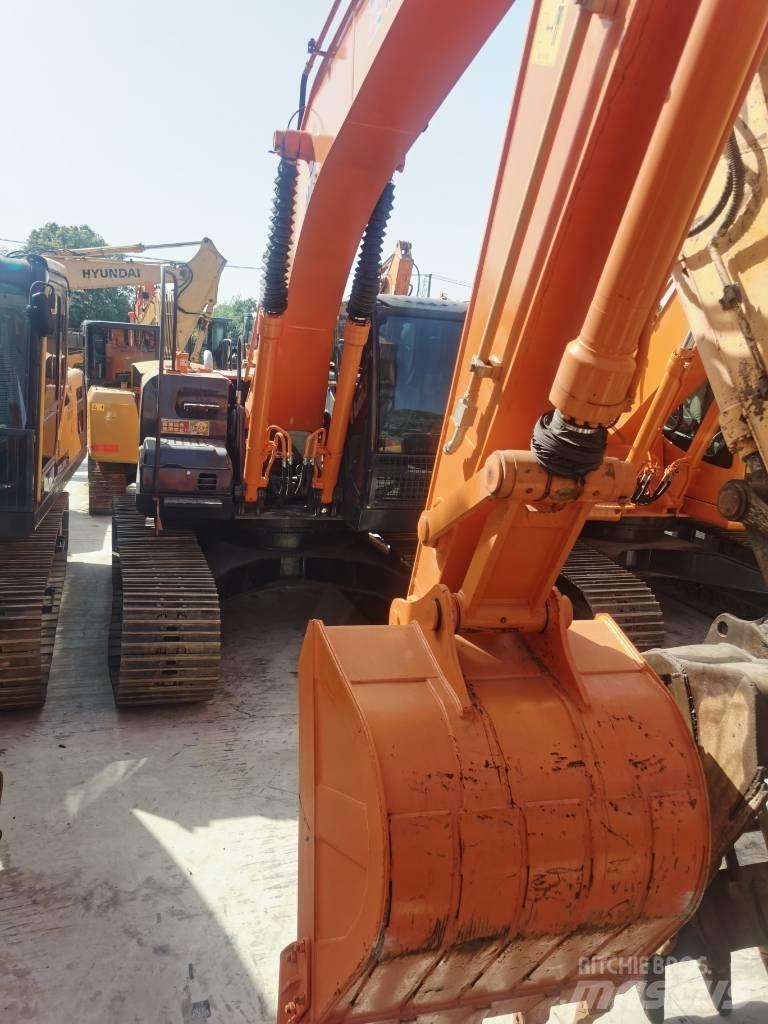 Hitachi ZX 210 حفارات زحافة
