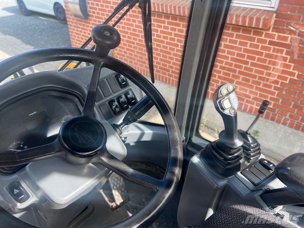 Volvo L 30 G لوادر بعجل