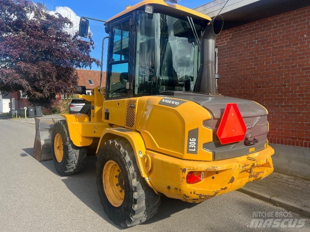 Volvo L 30 G لوادر بعجل
