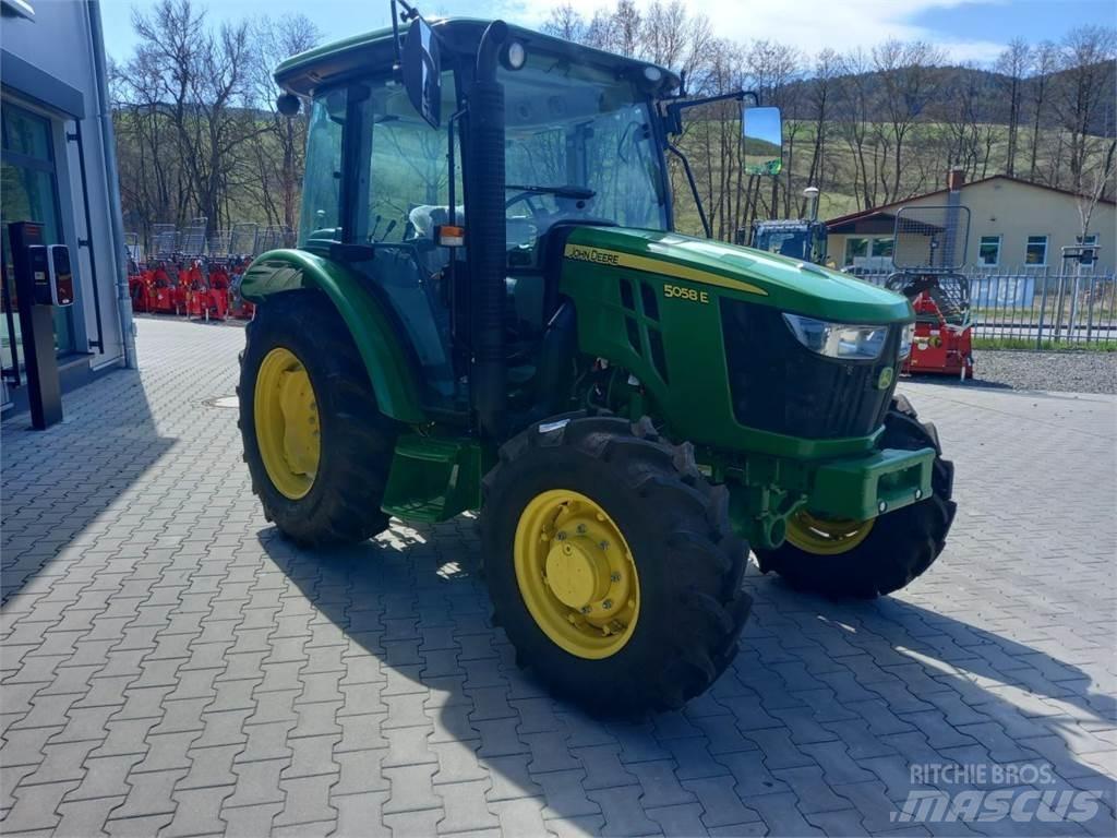 John Deere 5058E الجرارات