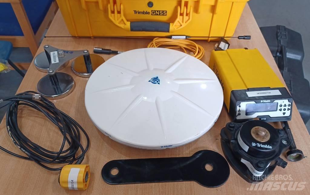 Trimble Base Station مكونات أخرى