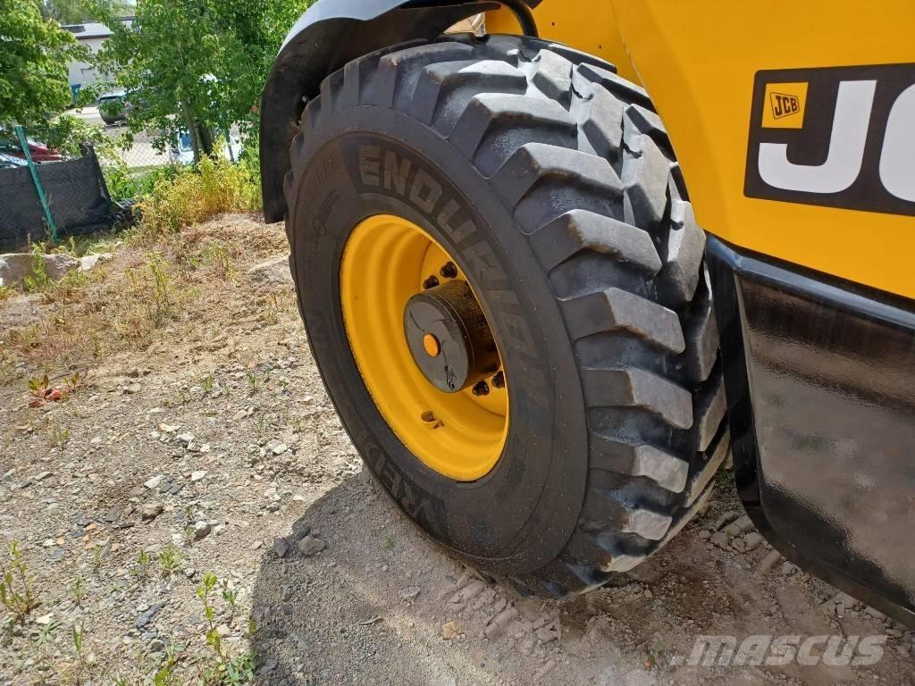 JCB 560-80 Agri Plus مناولات متداخلة