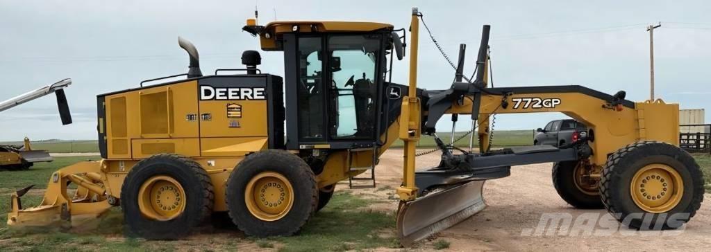 DEERE 772GP معدات تمهيد الطرق