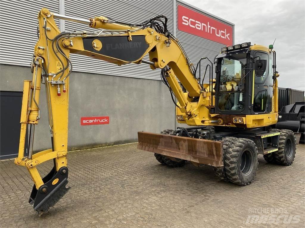 Komatsu PW118MR-11 حفارات بعجل