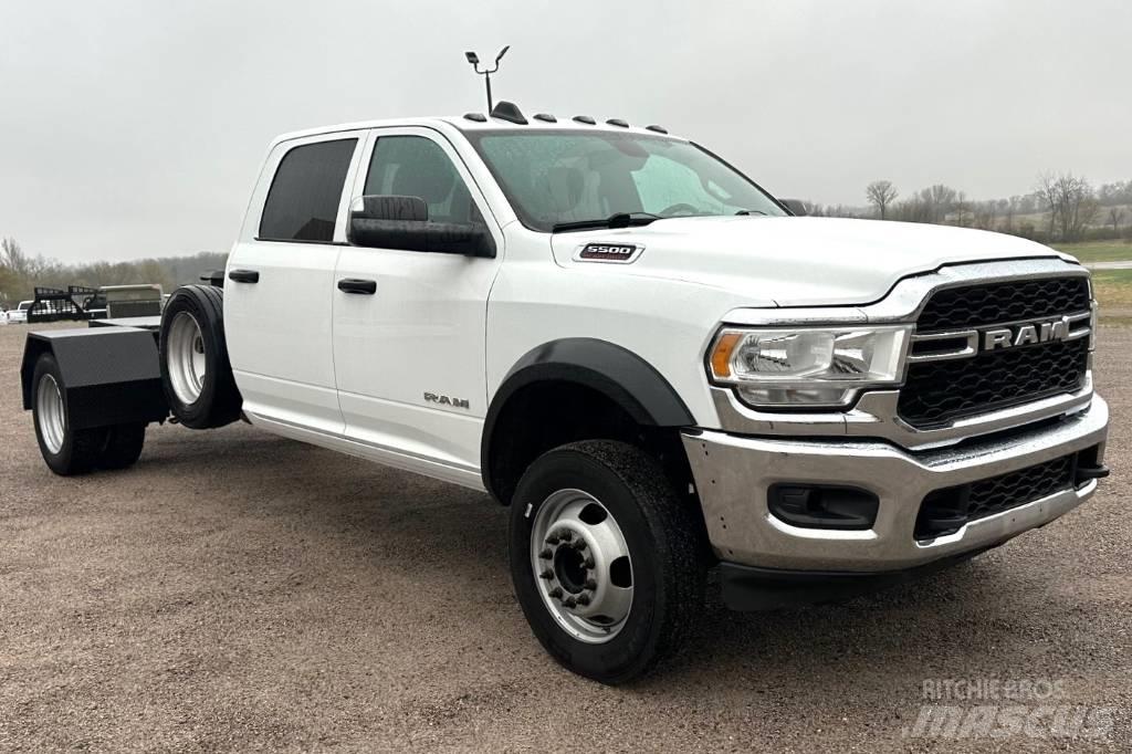 RAM 5500 TRADESMAN شاحنات بمقصورة وهيكل